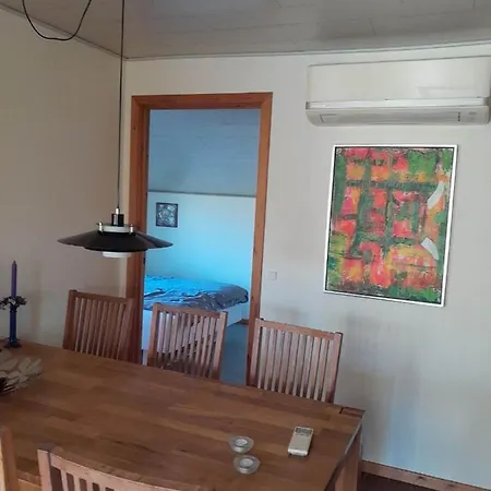 2 Bedroom, 1 Bath Appartement *